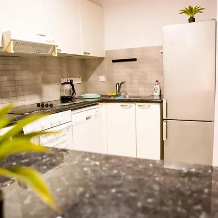Beautiful Apartment Near The Sea And A Large Private Garden Paphos Exterior photo