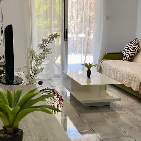 Beautiful Apartment Near The Sea And A Large Private Garden Paphos Exterior photo