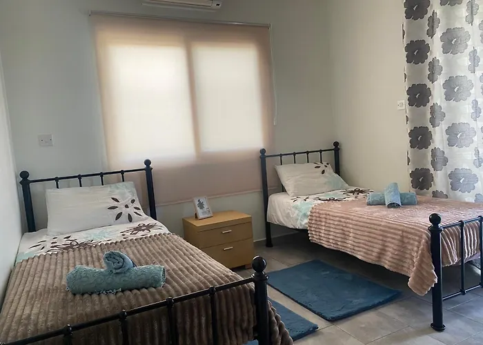 Beautiful Apartment Near The Sea And A Large Private Garden